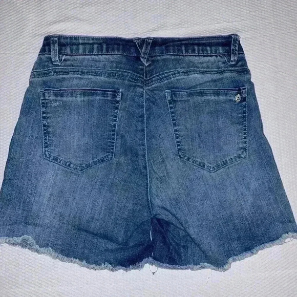 Democracy Size 6 AB Technology Women's 4” Inseam Medium Wash Jean Shorts Classic - Picture 6 of 8